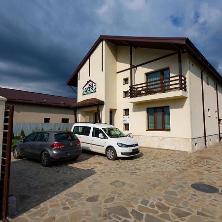 Pensiunea Mateo Hotel Buzau Ngoại thất bức ảnh