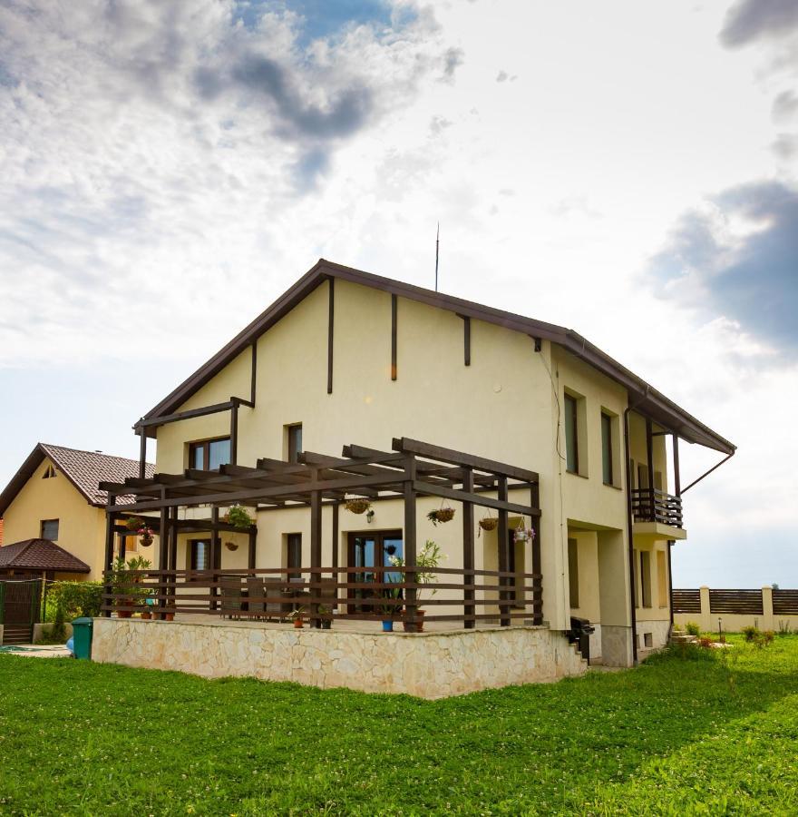 Pensiunea Mateo Hotel Buzau Ngoại thất bức ảnh